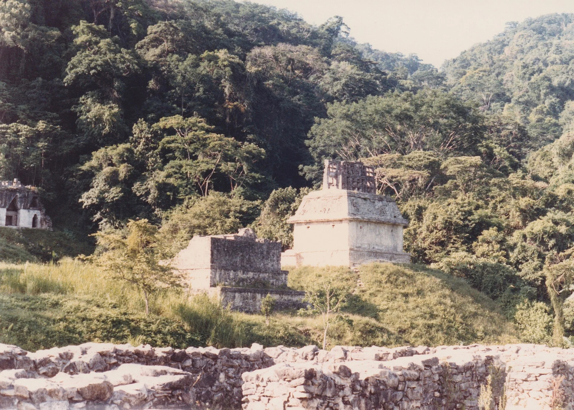 Centro histórico de San Cristóbal de las Casas con iglesias coloniales en Chiapas