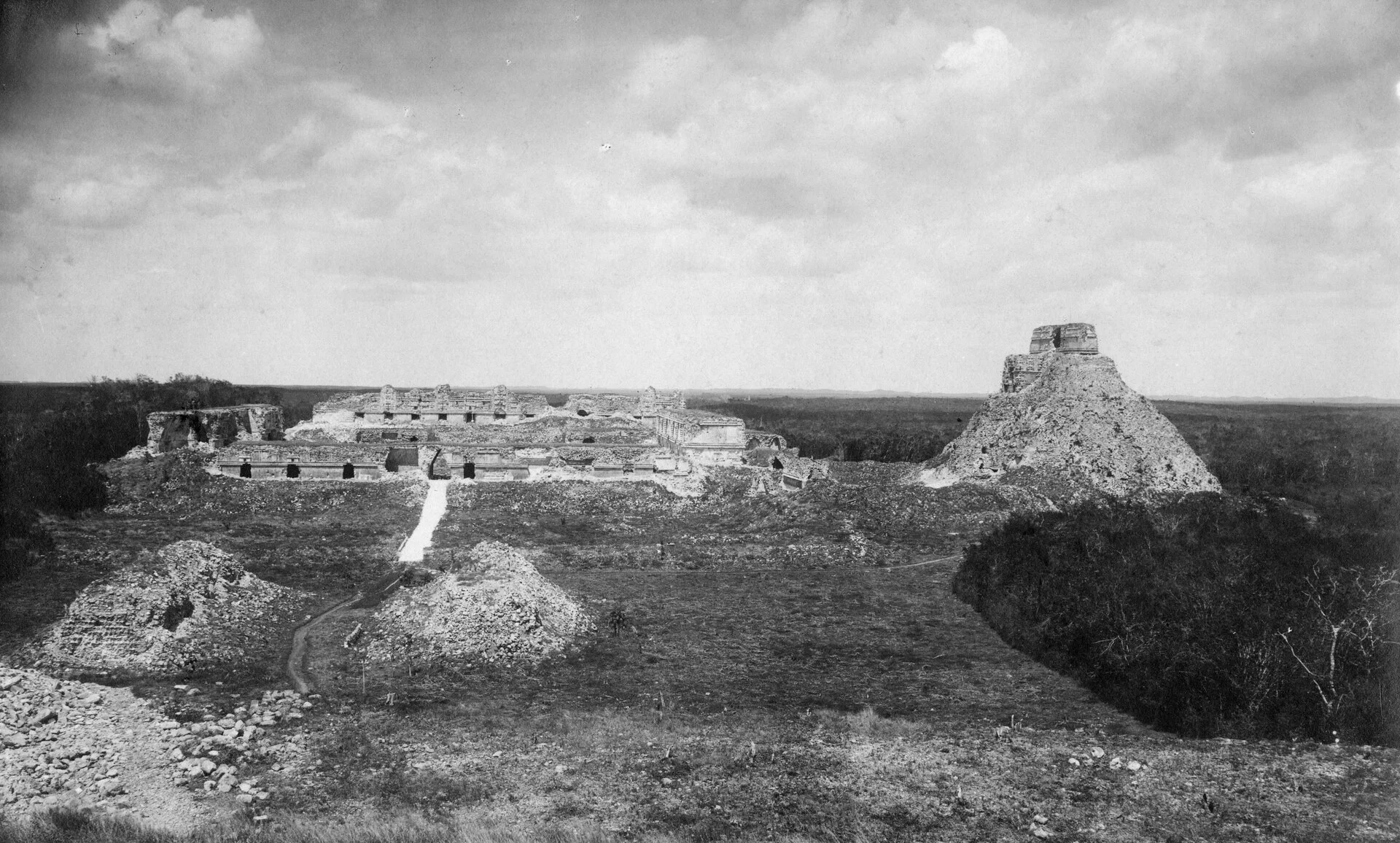 Pirámide del Adivino en Uxmal, zona arqueológica maya de Yucatán